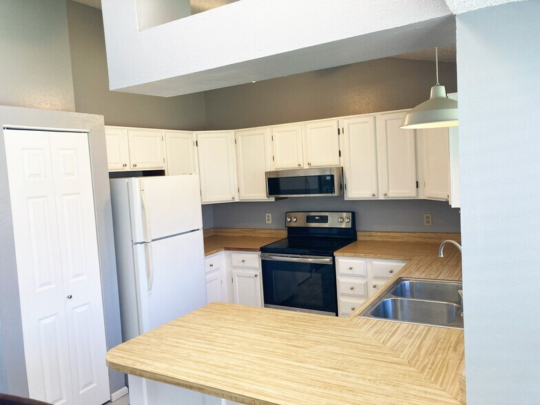 Kitchen - 8033 S Garrison Way