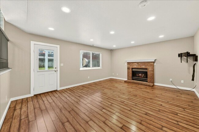 Building Photo - Comfortable Living in a Prime Central Boise Location