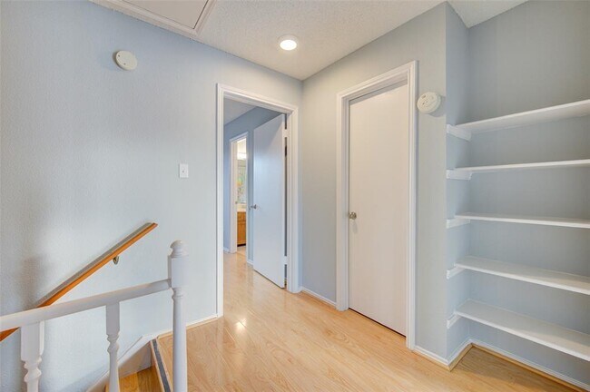 Building Photo - 1620 Good Day Dr