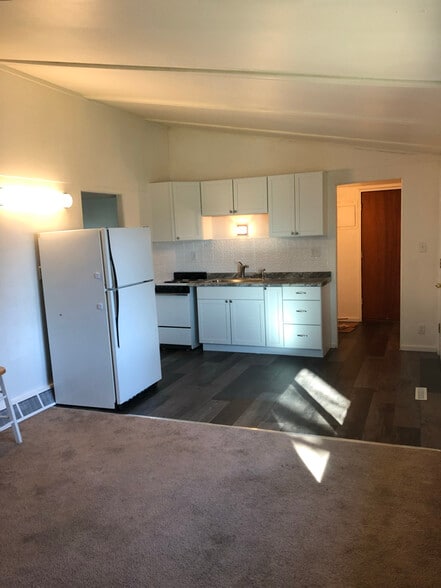 Building Photo - 2202 Fargo Ave