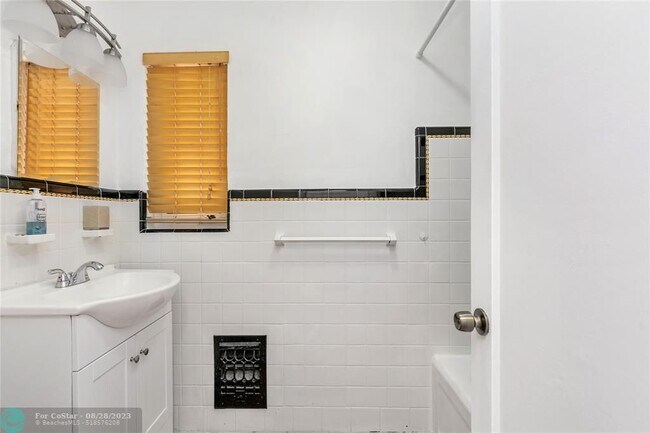 Building Photo - 314 Isle of Capri Dr