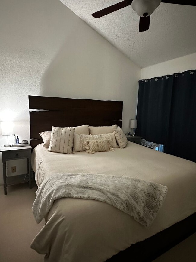 Building Photo - $3,500 / Month | 3 Bed / 2 Bath | Pets allowed