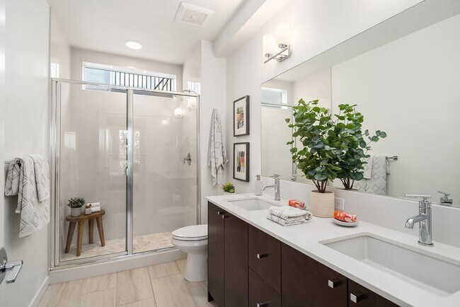 Building Photo - 2Bd/1.75Ba Seattle Condo