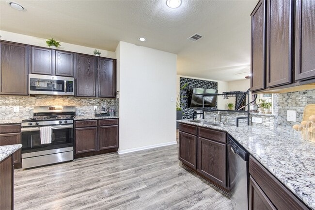 Building Photo - 3330 Madison Elm St