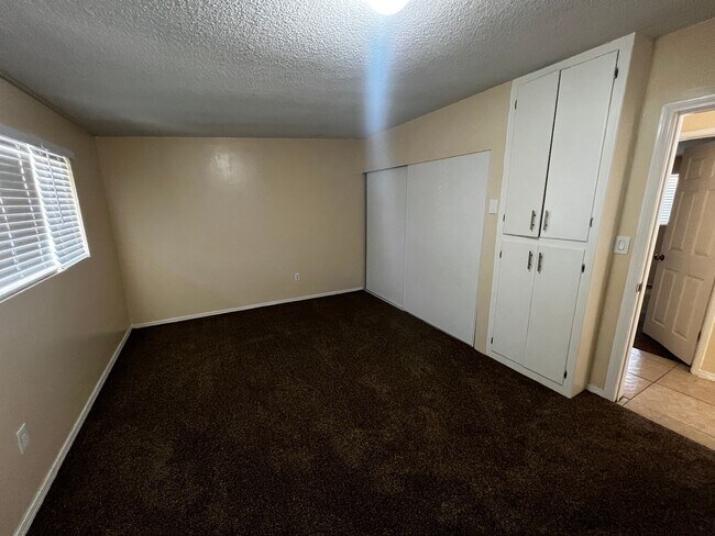 Building Photo - Updated 3-Bed Home Near Base & Joshua Tree...