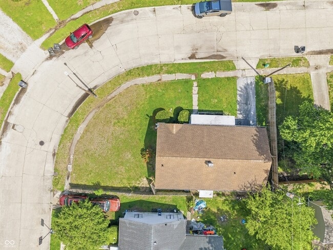 Building Photo - 1441 W Lynn Dr