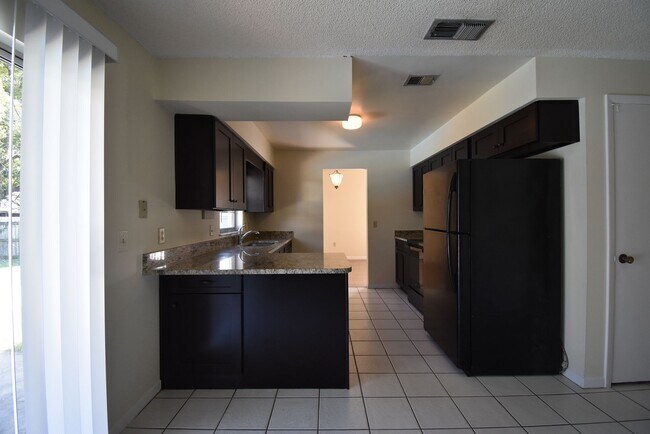 Building Photo - APOPKA: 3 bed/2 bath POOL HOME - AVAILABLE AUGUST 17th!