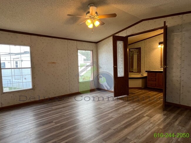 Building Photo - 3 Bedroom Mobile Home Available NOW! Baseline Estates Park