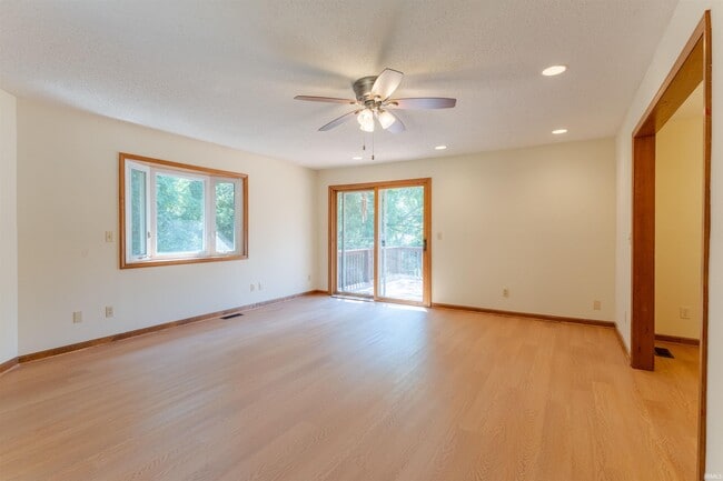 Building Photo - 6800 Oakmont Ct