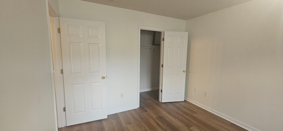 Building Photo - 119 Creekside Dr