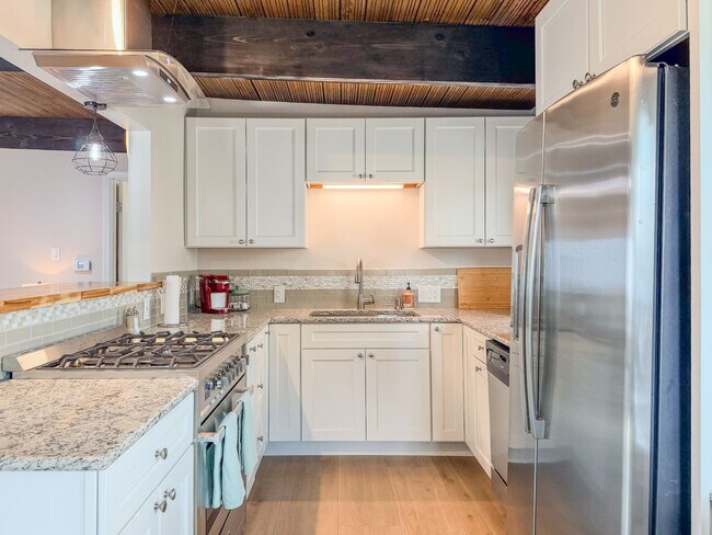 Building Photo - 1327D - The Sea Bum Sanctuary | 2 Bed 2 Ba...