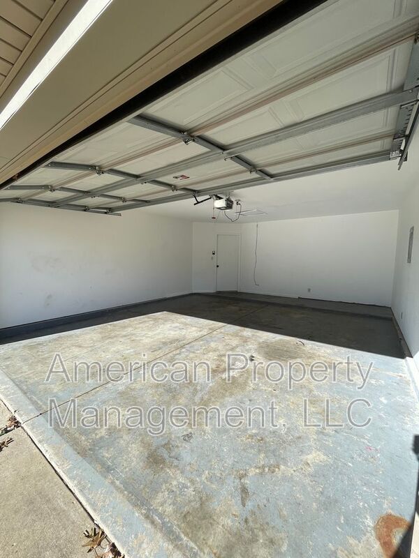 Building Photo - 13115 E 44th St