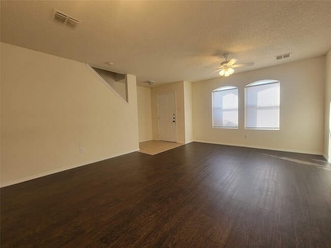 Building Photo - 2233 Maple Dr