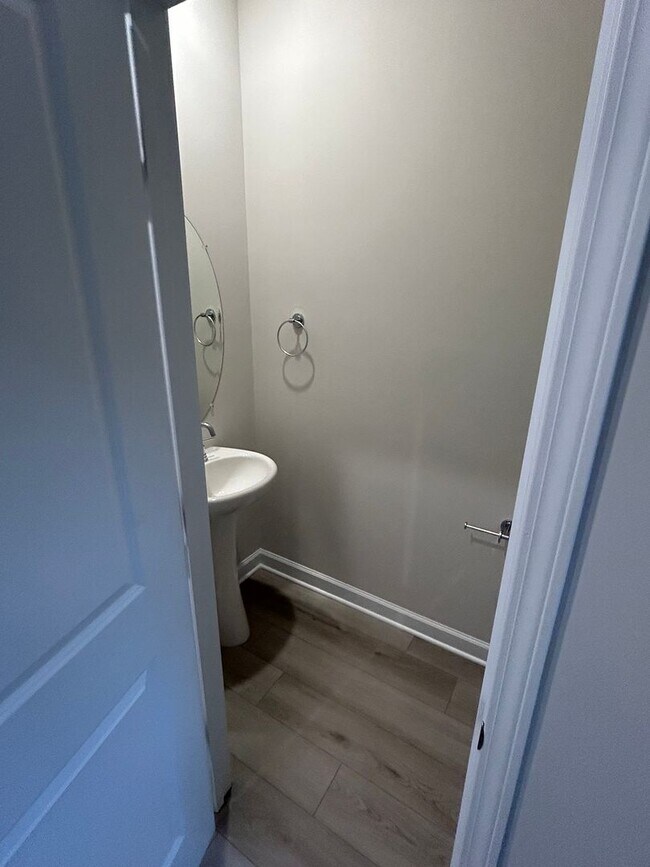 Building Photo - 6009 Port Royal St