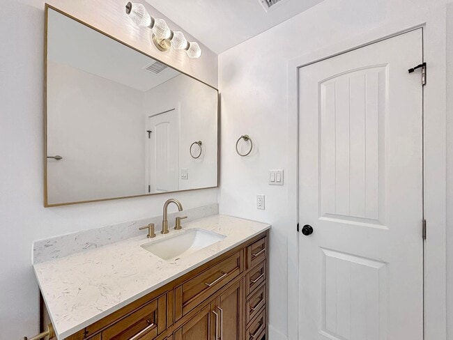 Building Photo - Beautiful 4BD/2BA House in La Mesa w/ W/D,...