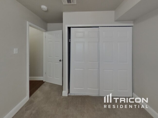 Building Photo - 8755 Ridge Moon Dr