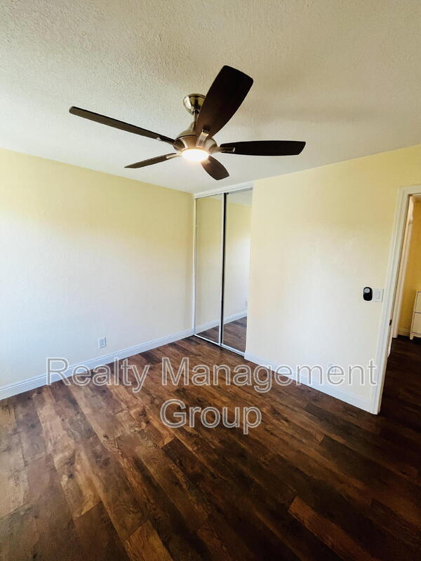 Building Photo - 7360 Park Ridge Blvd