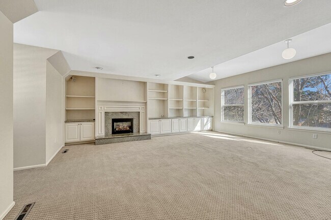 Building Photo - 7398 S Hudson Way