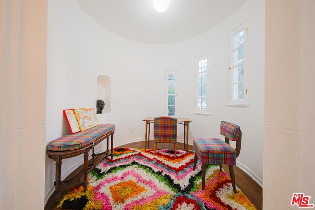 Building Photo - 3015 Beachwood Dr