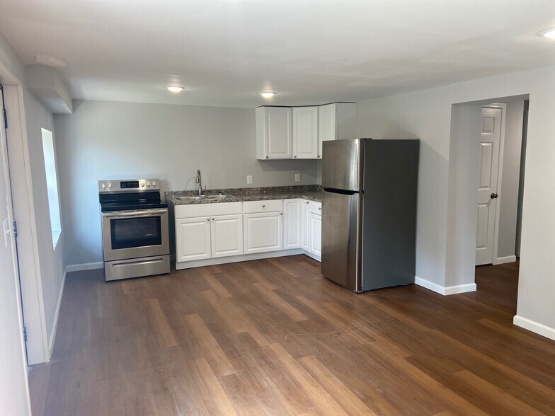 Building Photo - 4110 Garnet Dr