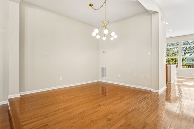 Building Photo - Bright and Spacious 3-Bed Home Near Homest...