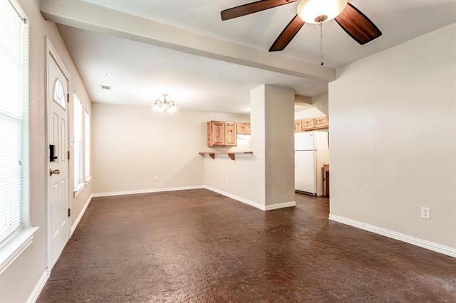 Building Photo - 206 Pr 4573
