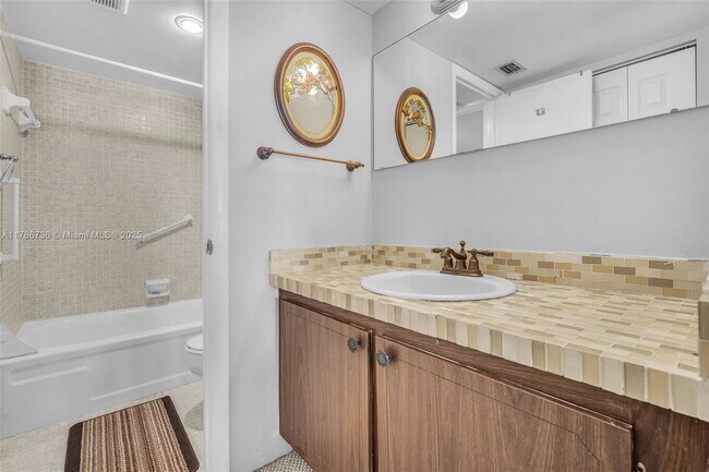 Building Photo - 1400 St Charles Pl