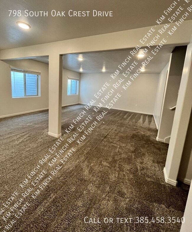 Building Photo - 798 S Oak Crest Dr