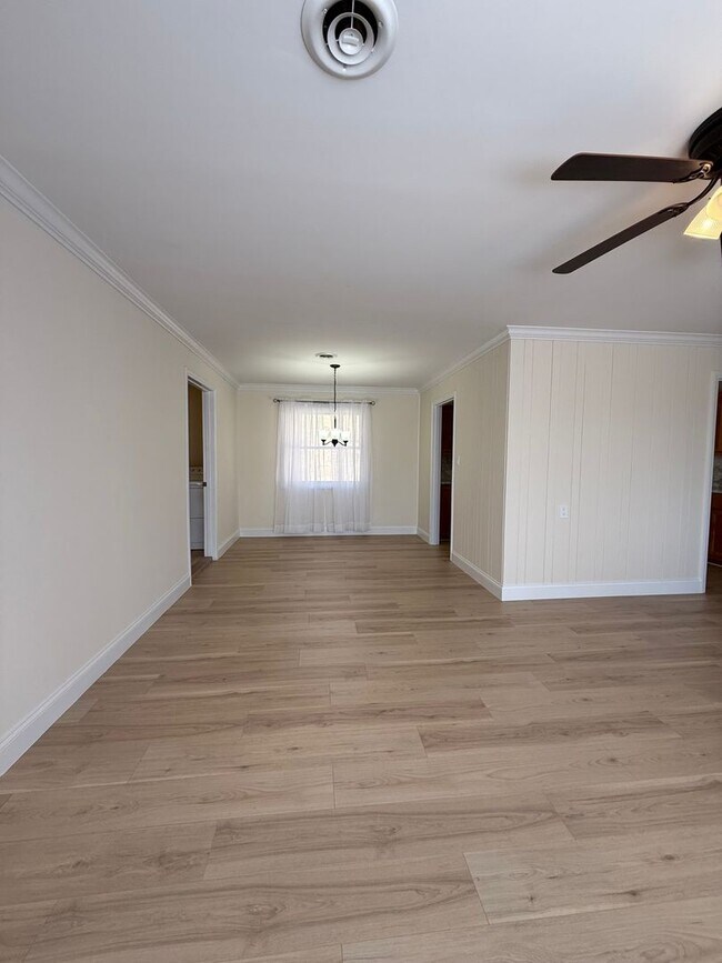 Building Photo - 315 E Millers Cove Rd