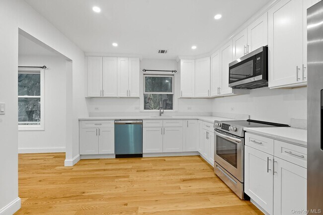 Building Photo - 171 Frederic St