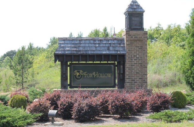 Building Photo - Close to Interstate