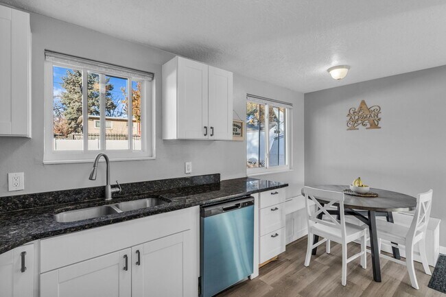 Building Photo - 1992 Afton Cir