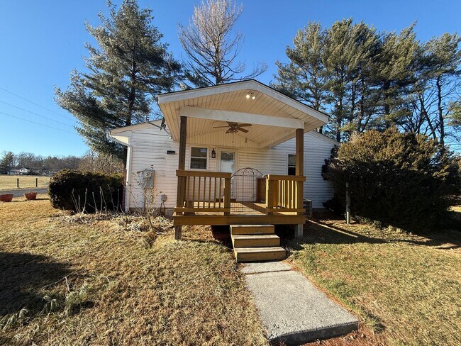 Building Photo - 300 Monticello Ln