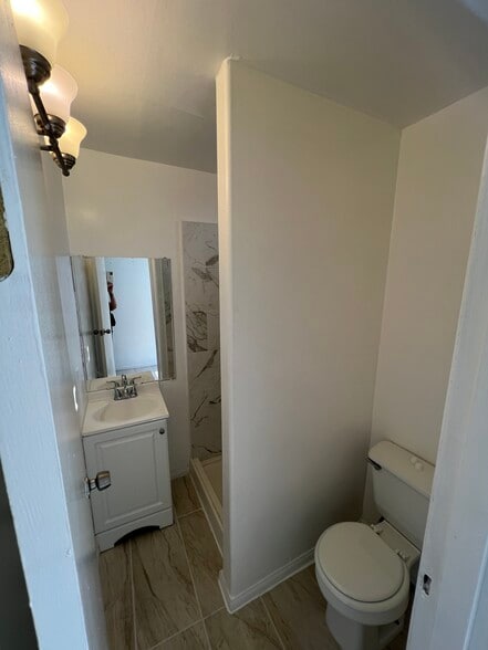Bathroom - 122 E Quintard St