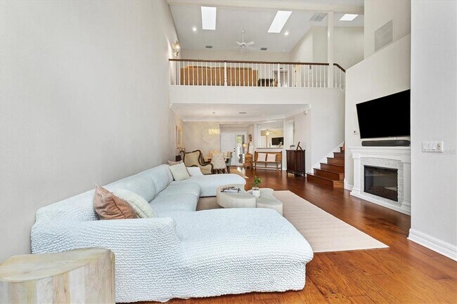 Building Photo - 1711 Starling Dr