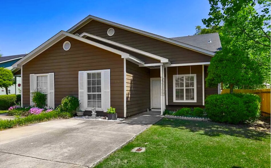 Building Photo - 111 Bentworth Ln