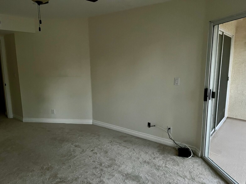 Building Photo - 653 Oak Run Trl