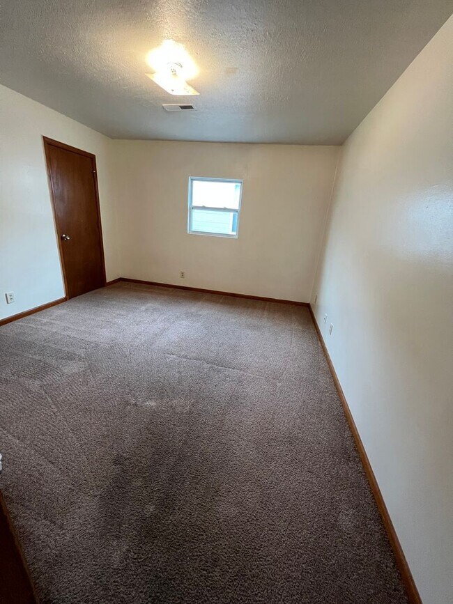 Building Photo - 216-218 W Home St