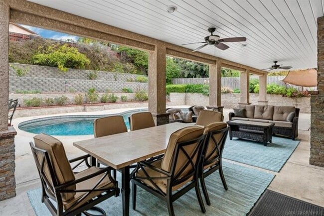 Building Photo - Stunning single-story Vista Del Cerro home with a private backyard oasis designed for effortless ...