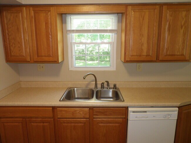 Building Photo - 248 Meadowview Dr