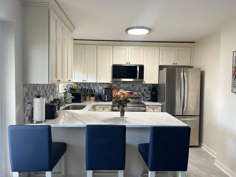 Building Photo - 4003 Eastview Ln