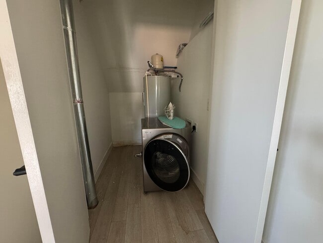 Building Photo - 973 E Broad St