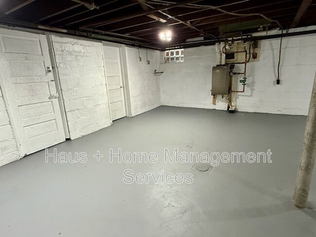 Building Photo - 544 James St