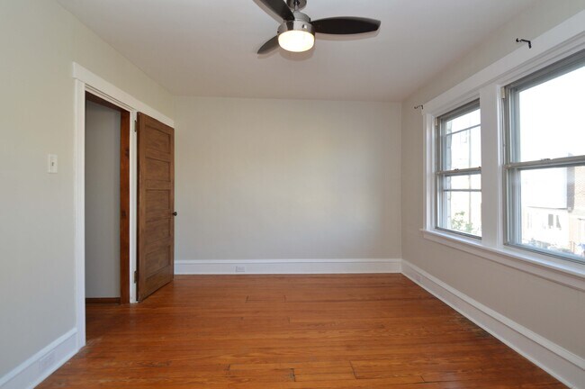 Building Photo - 2828 Sellers St