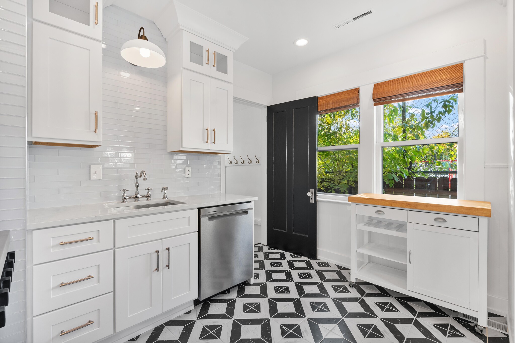 Building Photo - 127 Trowbridge St NE