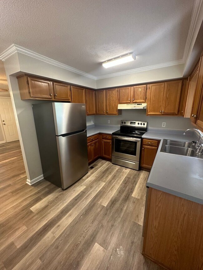 Building Photo - Cute 2 Bed 2.5 Bath House Near MTSU!