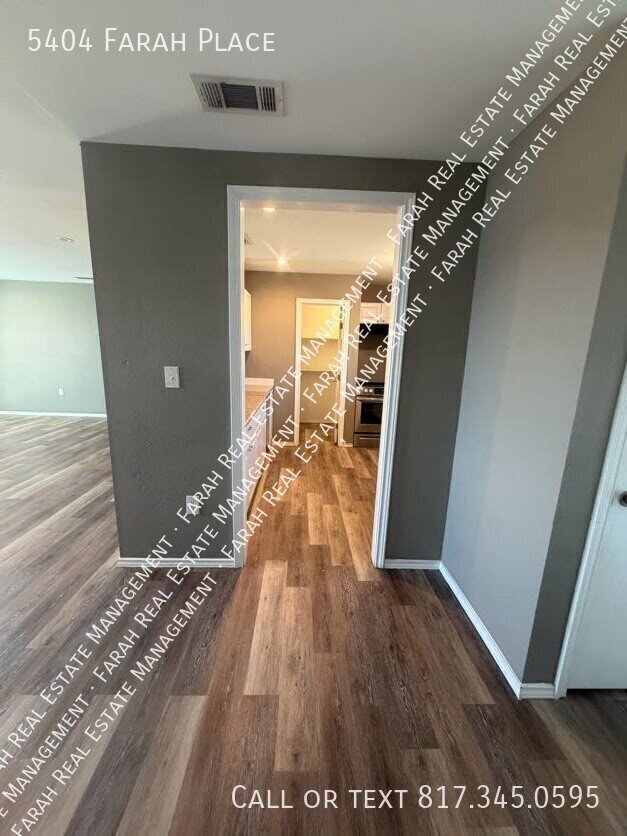 Building Photo - 5404 Farah Pl