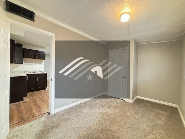 Building Photo - 4205 Riverview Ave