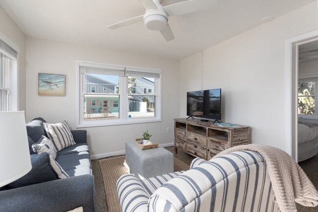 Building Photo - 217 Carol Pl