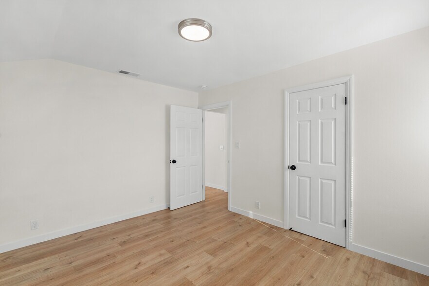 Building Photo - 8 Corte Dorado